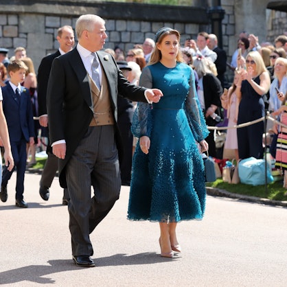 Prinzessin Eugenie, Prinz Andrew und Prinzessin Beatrice kommen zur St.-Georgs-Kapelle.