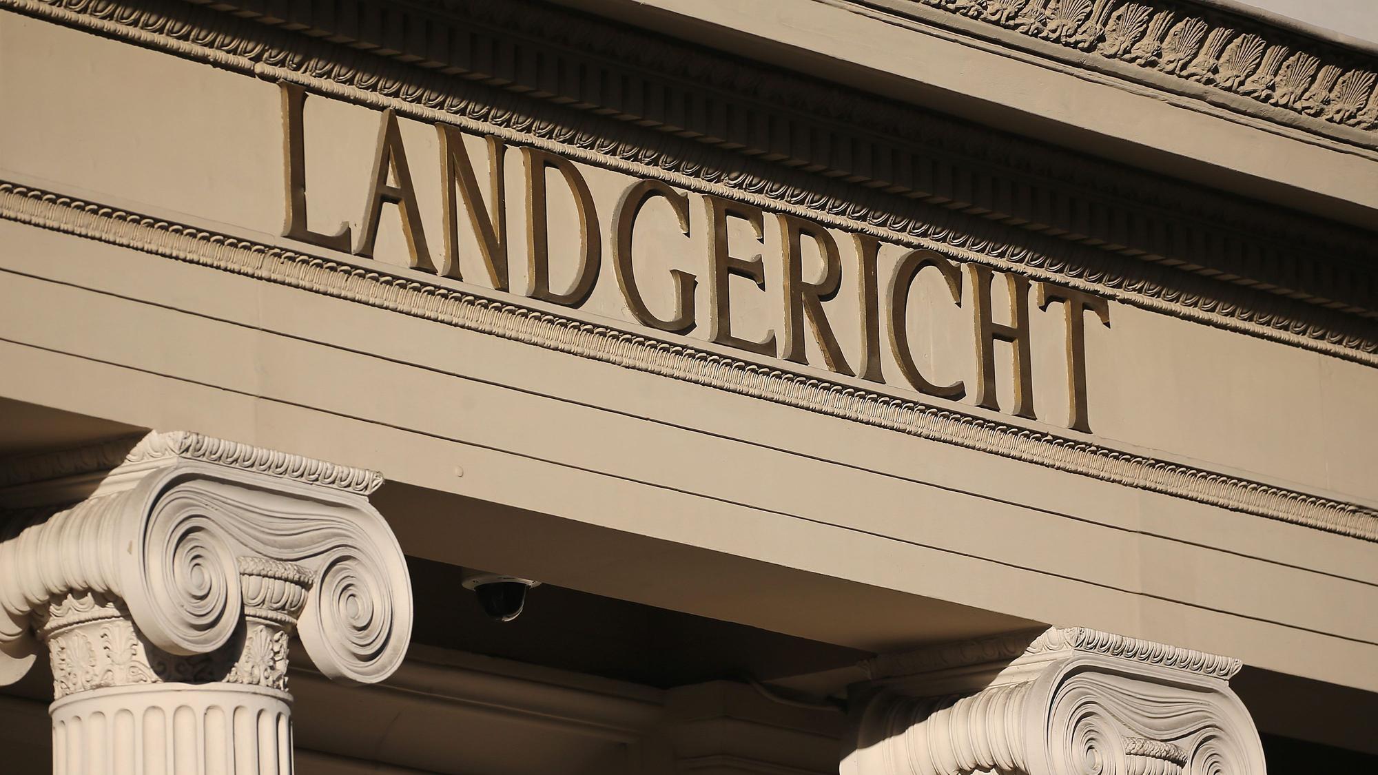 Das Eingangsportal des Bonner Landgerichts. (Archivbild)