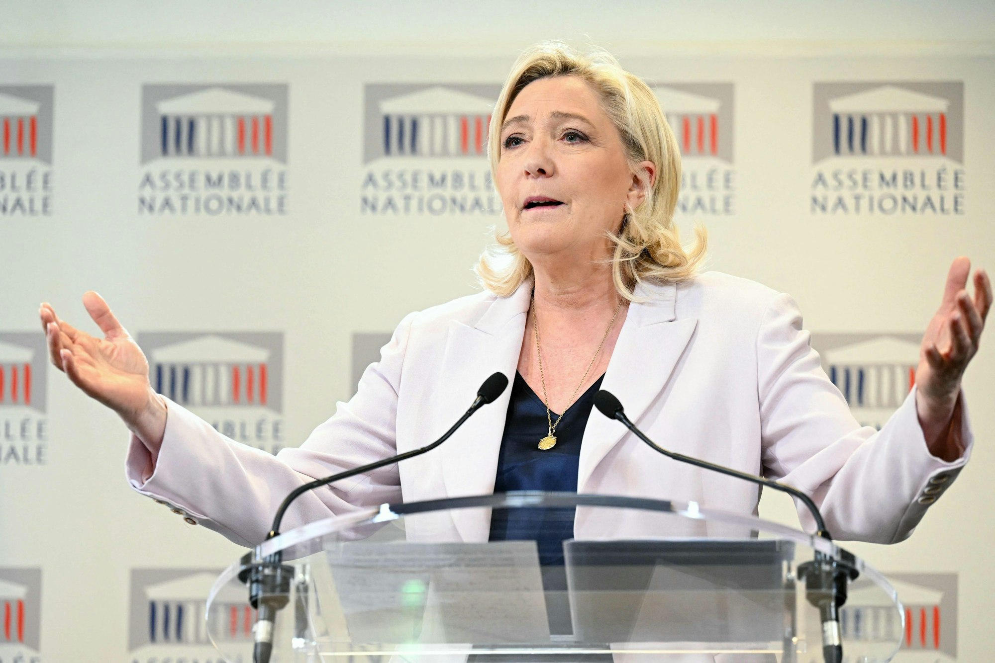 Rechtspopulistin Marine Le Pen (Rassemblement National) bei einer Pressekonferenz in Paris.
