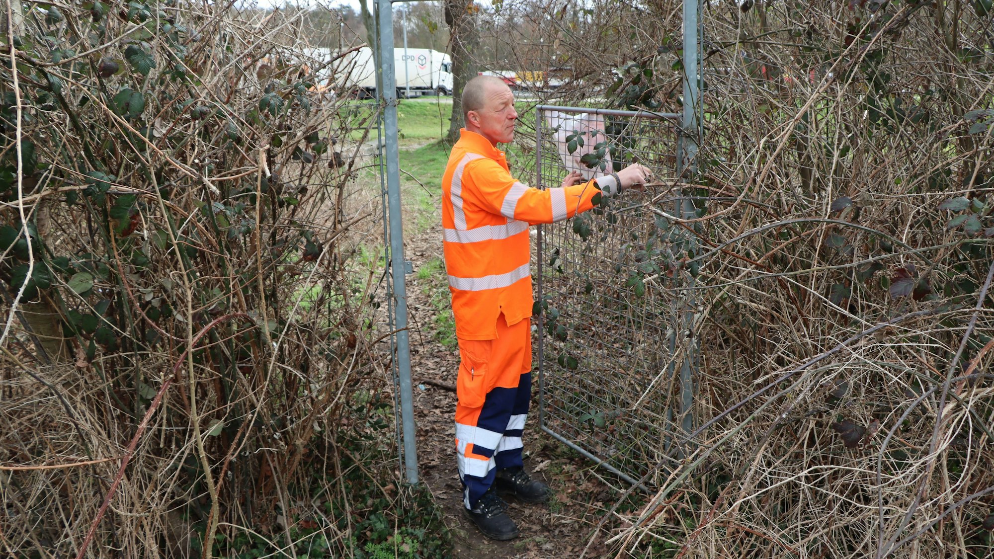 Streckenwart Thomas Bauerfeind kontrolliert die Zäune und Tore auf den Rastplätzen „Am alten Hau“ so gut wie täglich.