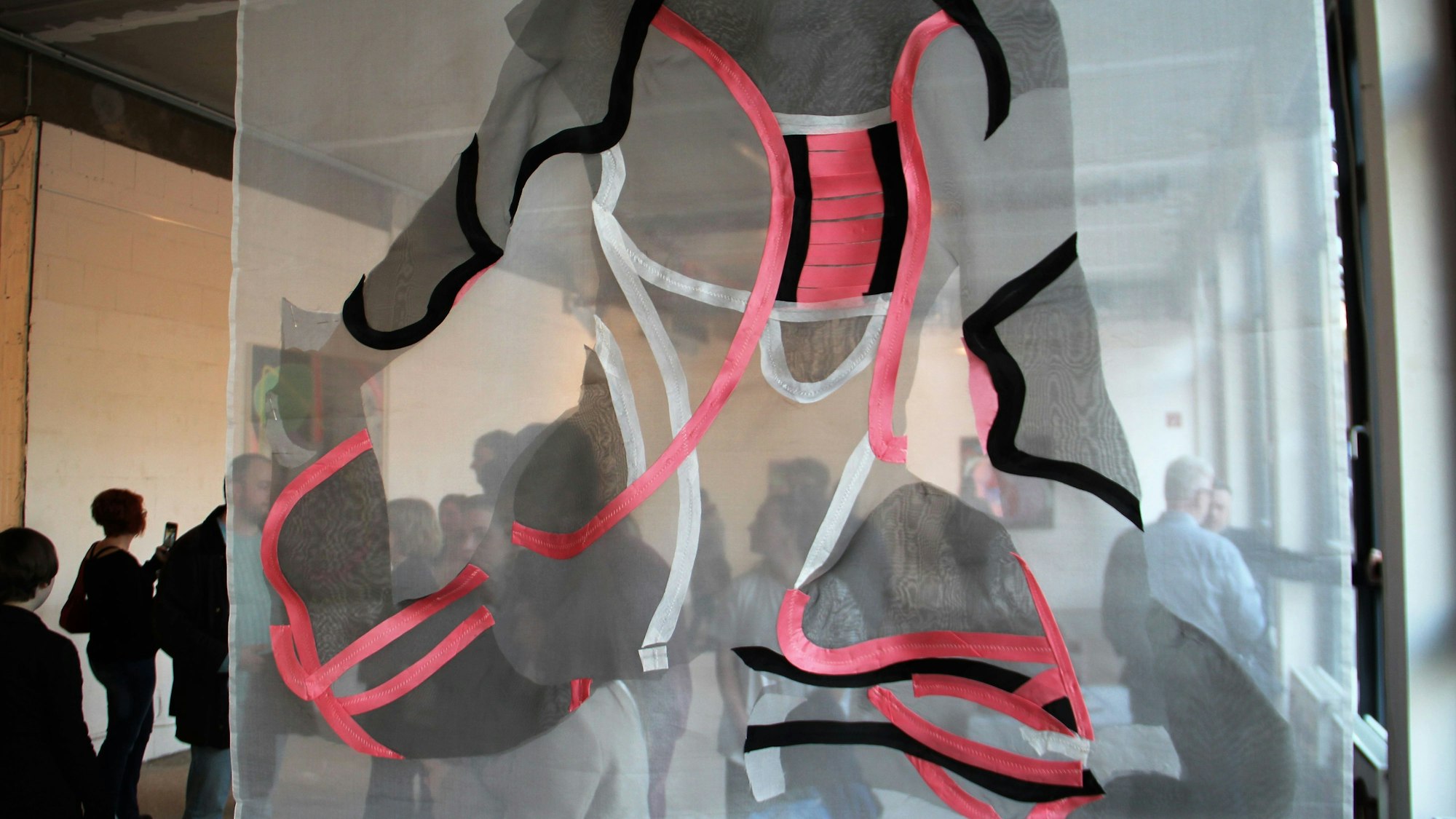 Ein Transparent hängt in der Kunsthalle.