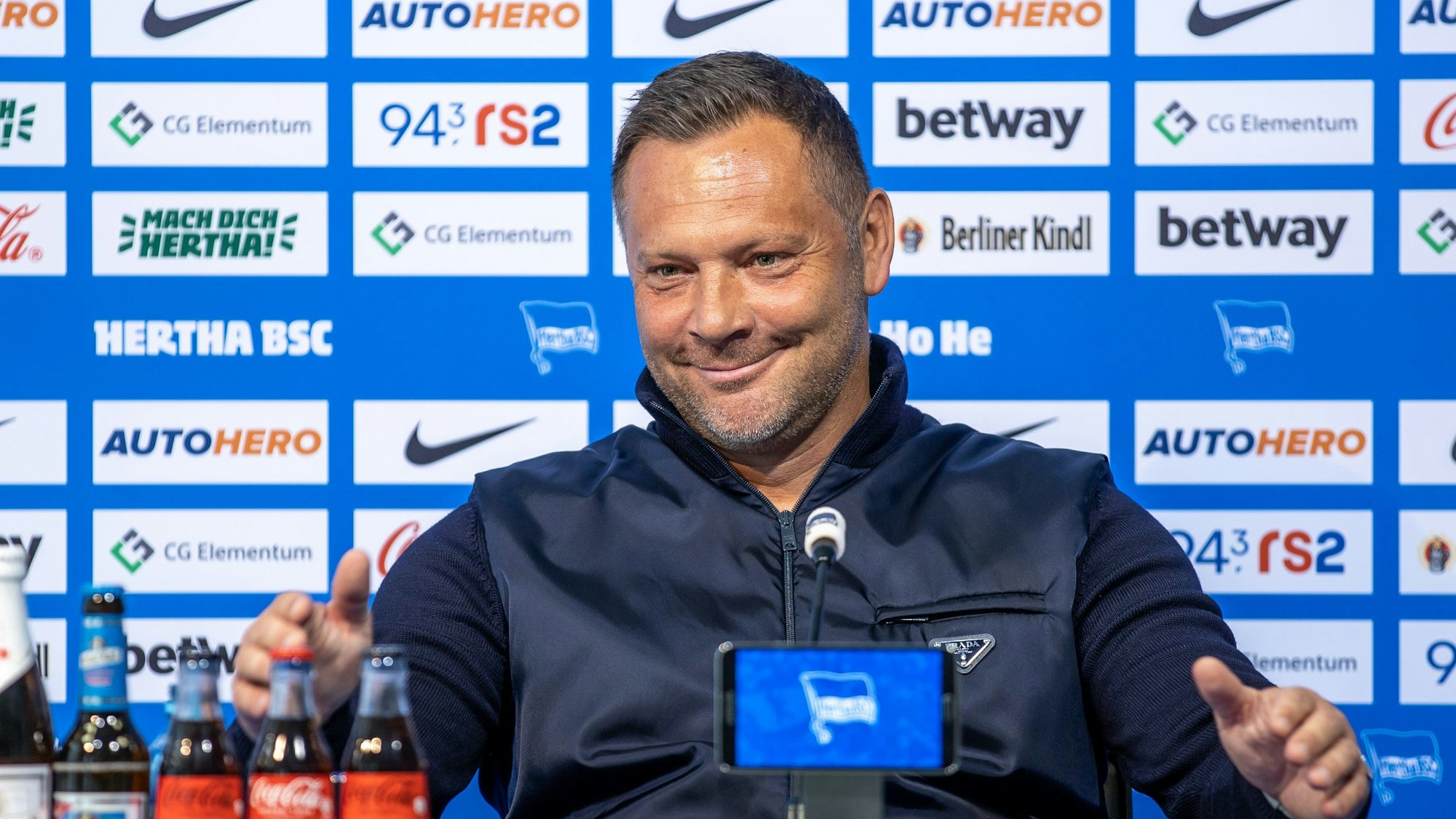 Pál Dárdai auf seiner Amt-Antritts Pressekonferenz