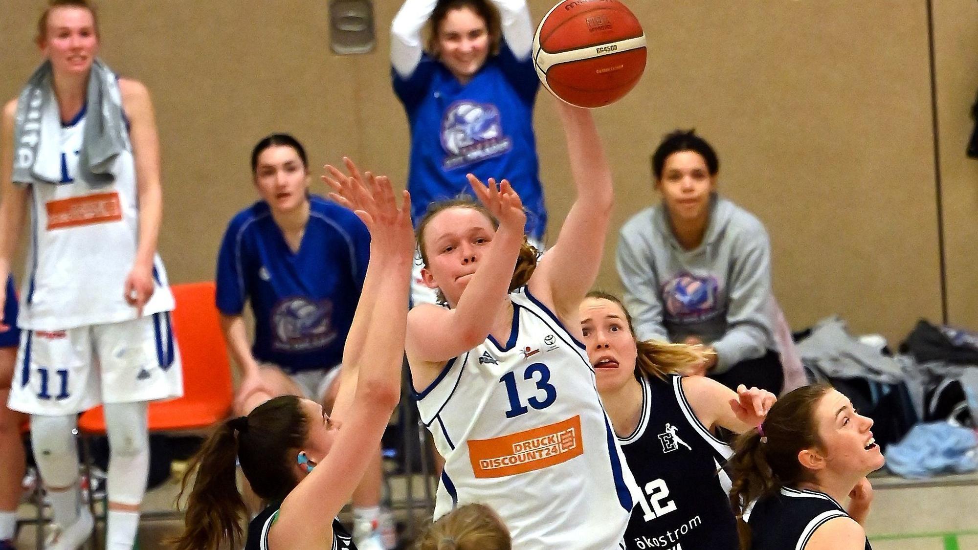 08.04.2023, Basketball-BBZ Opladen-USC Freiburg 2
mitte: Greta Kröger (BBZ)
Foto: Uli Herhaus