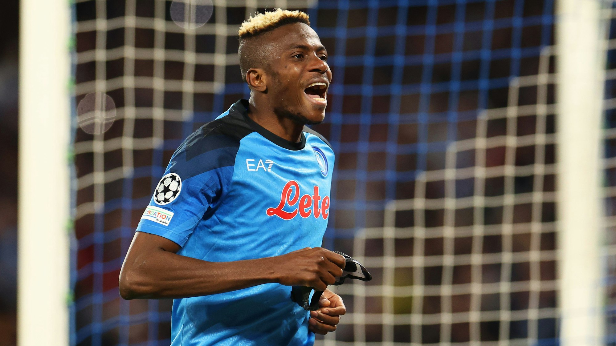 Victor Osimhen jubelt nach seinem Tor in der Champions League.