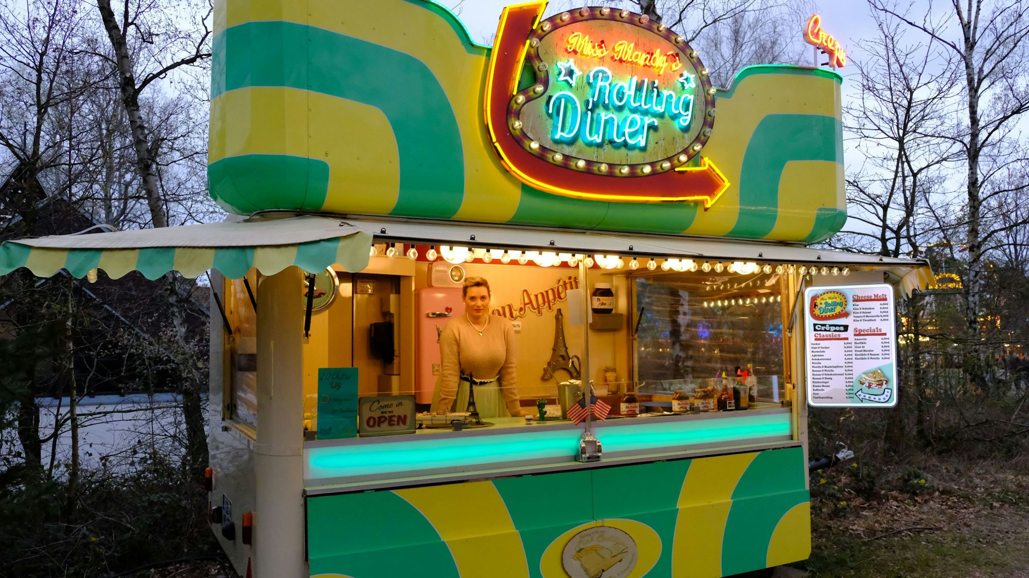 Crêpe-Bude beim Jahrmarkt anno dazumal im Freilichtmuseum Kommern.