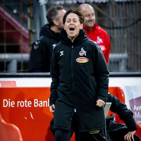 1. Frauen-Bundesliga 1. FC Koeln - MSV Duisburg, 31.03.2023 Nicole Bender-Rummlert Interims-Trainerin 1. FC Koeln waehrend der Begegnung 1. FC Koeln - MSV Duisburg an Spieltag 17 der Frauen-Fussball-Bundesliga am 31.03.2023 im Suedstadion in Koeln. DFL REGULATIONS PROHIBIT ANY USE OF PHOTOGRAPHS AS IMAGE SEQUENCES AND/OR QUASI-VIDEO. *** 1 Frauen Bundesliga 1 FC Koeln MSV Duisburg, 31 03 2023 Nicole Bender Rummlert Interim coach 1 FC Koeln during the match 1 FC Koeln MSV Duisburg on matchday 17 of the womens soccer Bundesliga on 31 03 2023 at the Suedstadion in Koeln DFL REGULATIONS PROHIBIT ANY USE OF PHOTOGRAPHS AS IMAGE SEQUENCES AND OR QUASI VIDEO Copyright: xBEAUTIFULxSPORTS/AxelxKohringx