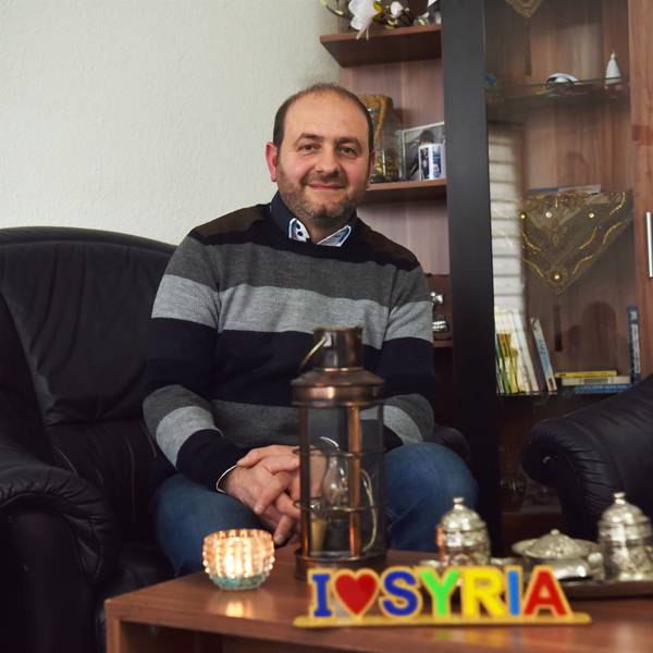 Walid Kazmouz in seiner Wohnung in Kall.