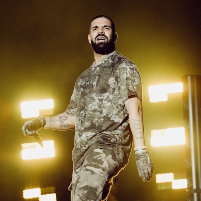 Rapper Drake bei seinem Überraschungsauftritt beim Wireless Festival in London. (zu dpa «Her Loss»: Drake kündigt gemeinsames Album mit 21 Savage an») +++ dpa-Bildfunk +++