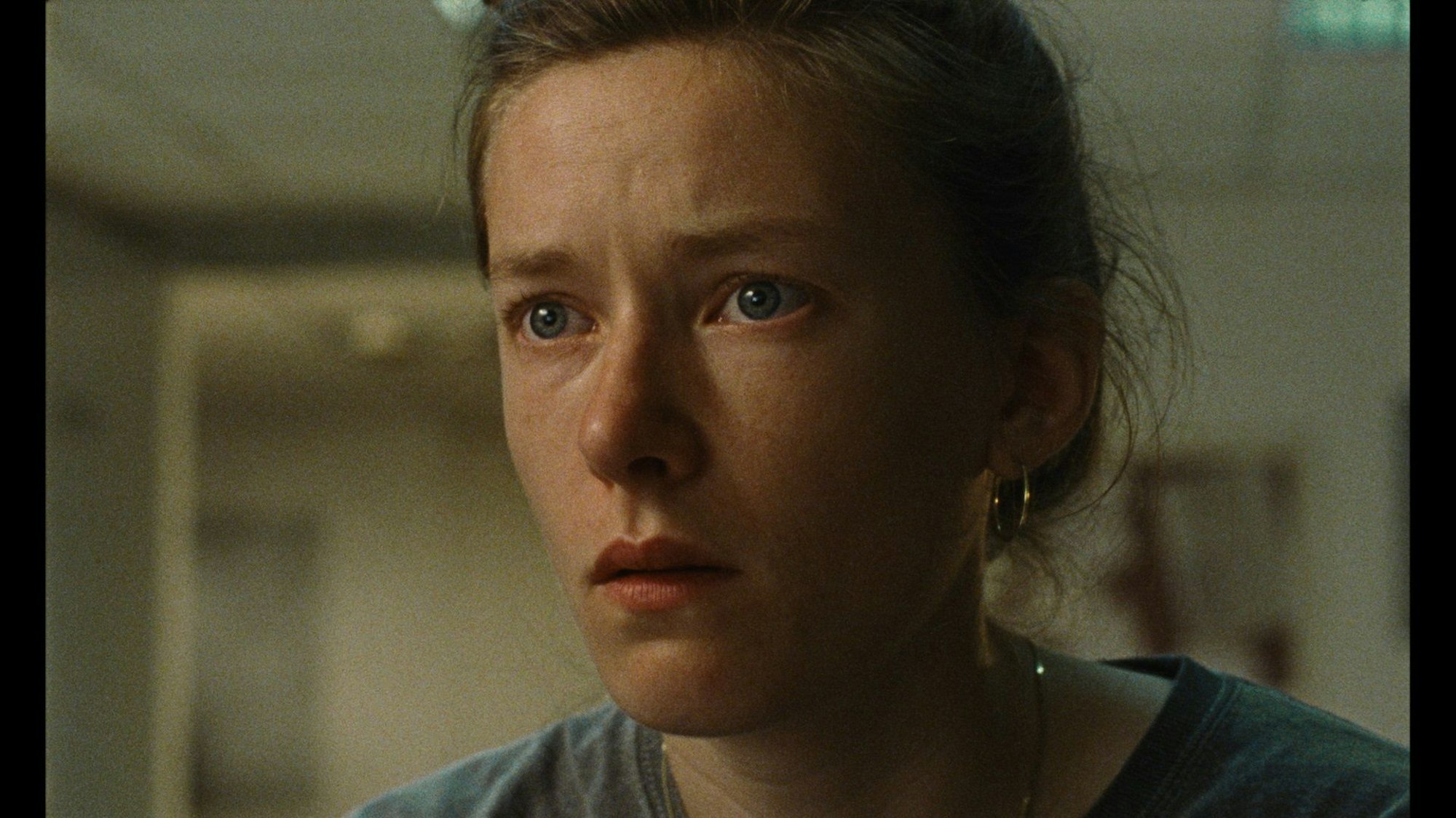 Clara Schwinning in Faris Alrjoobs „The Red Sea Makes Me Wanna Cry“