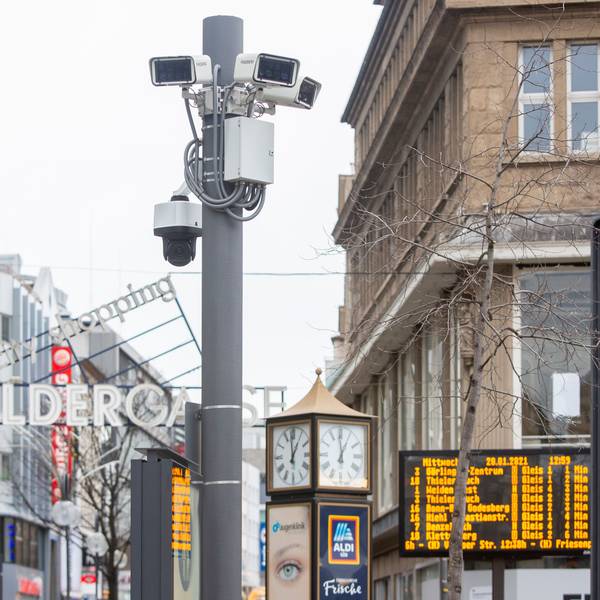Kameras am Neumarkt.