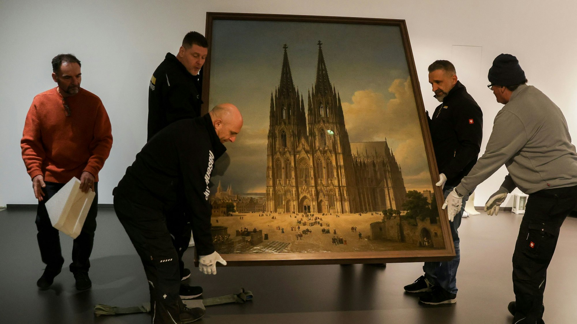 18.04.2023, Köln: Erste Großobjekte der zukünftigen Dauerausstellung erreichen das Stadtmuseum.
Foto: Michael Bause