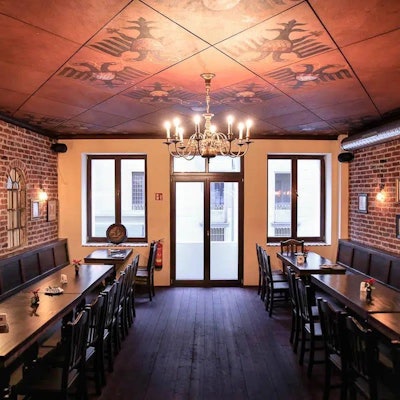 Das Bild zeigt die Innenansicht der Südstadt-Kneipe „Schmitze Lang“.