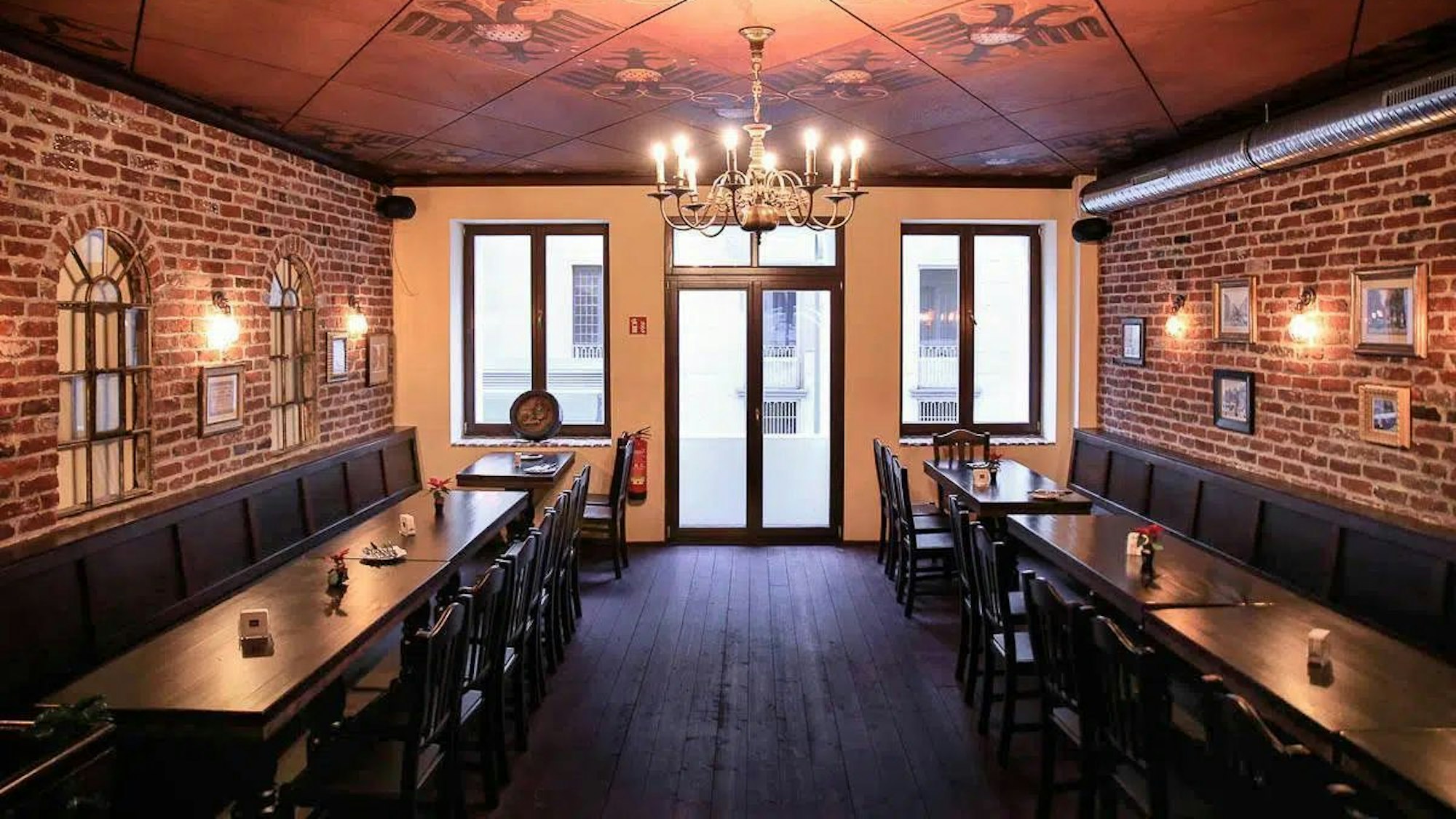 Das Bild zeigt die Innenansicht der Südstadt-Kneipe „Schmitze Lang“.