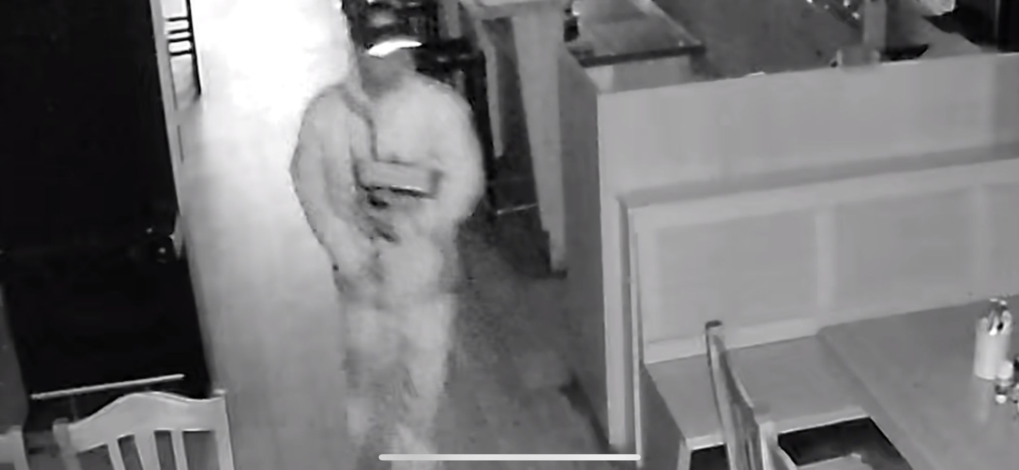 Bilder aus der Überwachungskamera.