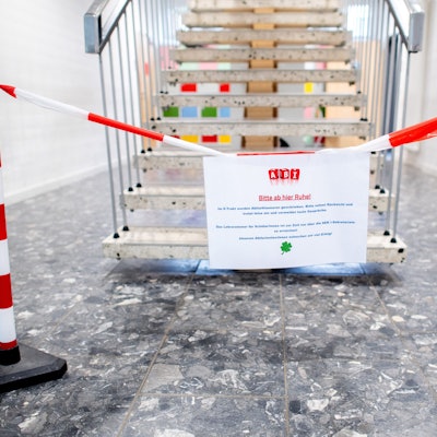 In Nordrhein-Westfalen sollten am Mittwoch eigentlich die Abiturprüfungen in den naturwissenschaftlichen Fächern geschrieben werden. Aufgrund einer technischen Panne konnten die Klausuren nicht an die Schulen geschickt werden – die Klausueren wurden abgesagt.