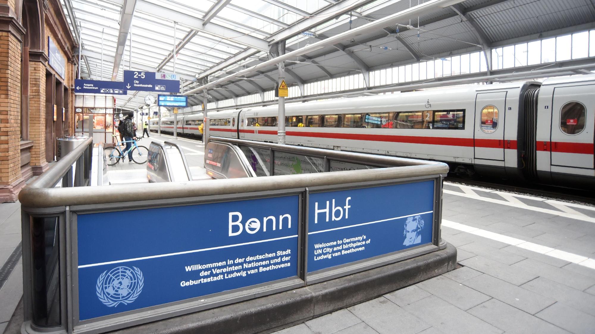 14.12.2021 Bonn.
Fotos aus Bonn und Bonn Bad Godesberg.
Bonn Hauptbahnhof.