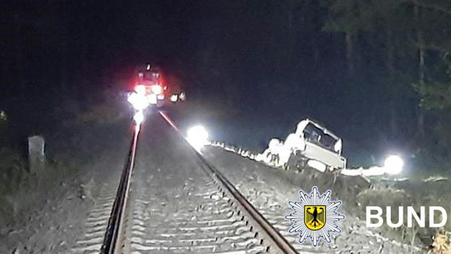 Der Wagen musste aufwendig von der Feuerwehr geborgen werden.