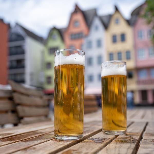 Kölsch im Glas am Fischmarkt in der Altstadt.
