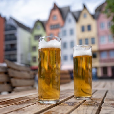 Kölsch im Glas am Fischmarkt in der Altstadt.