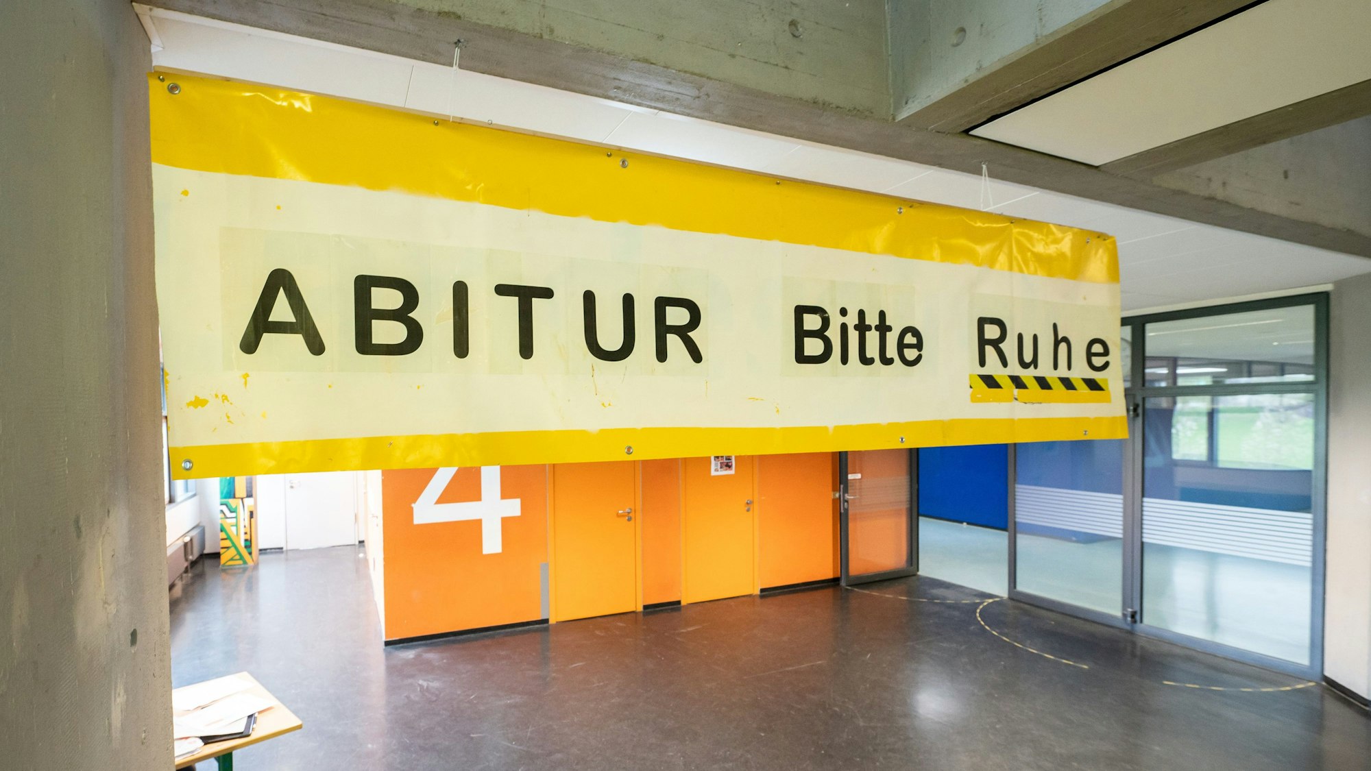 Heute ist dieses Banner in einer Schule obsolet.