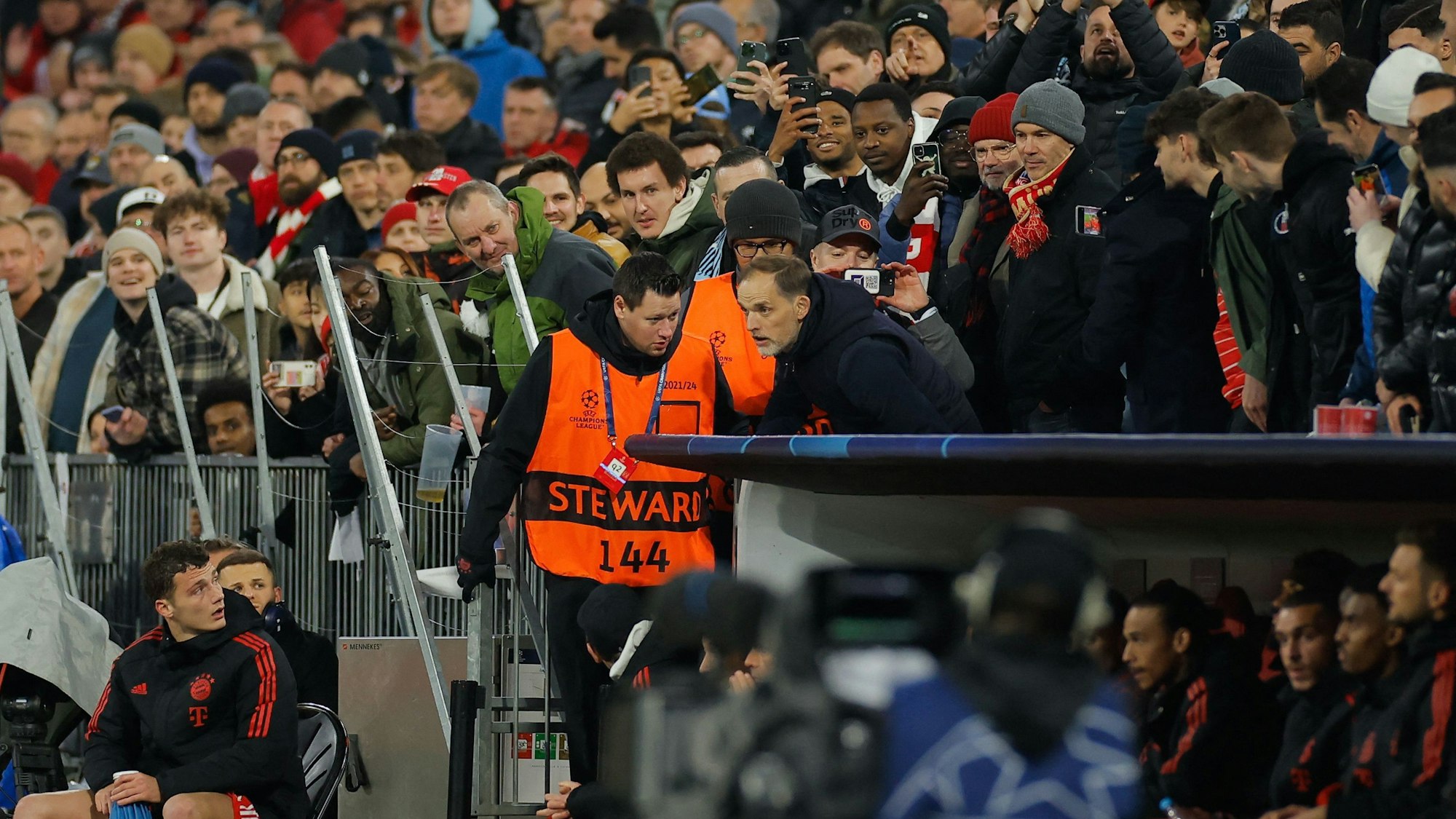 Thomas Tuchel verfolgte die letzten Minuten der Partie von der Tribüne aus.