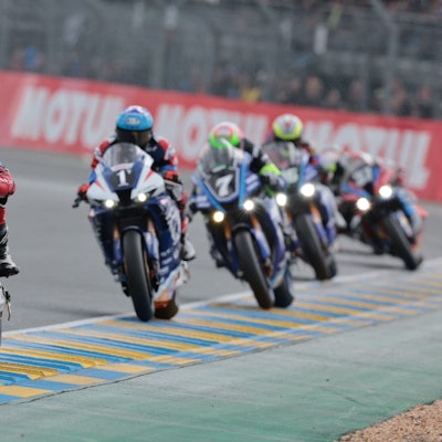 Mit der Honda mit der Nummer 333 führte Florian Alt nach dem Start das 24-Stunden-Rennen in Le Mans an.