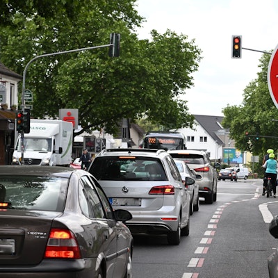 Ein Tempo-30-Schild auf der Altenberger-Dom-Straße.