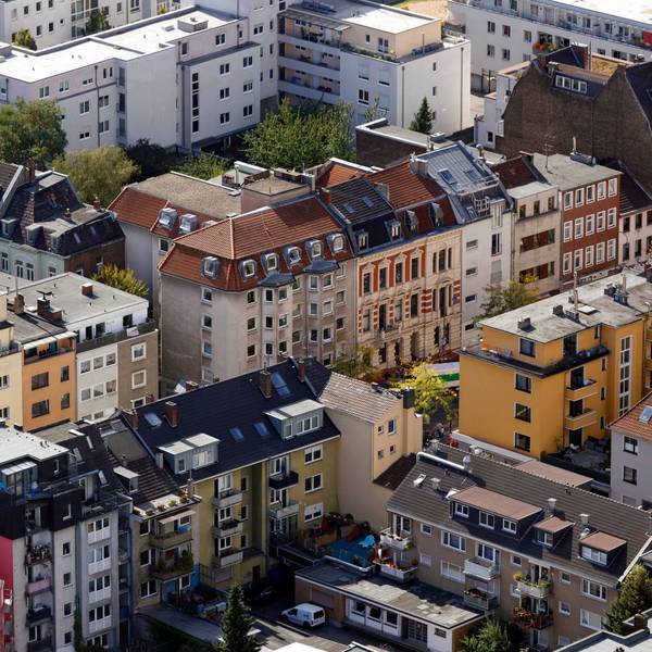 Häuser in Köln Ehrenfeld gesehen vom Colonius aus.
