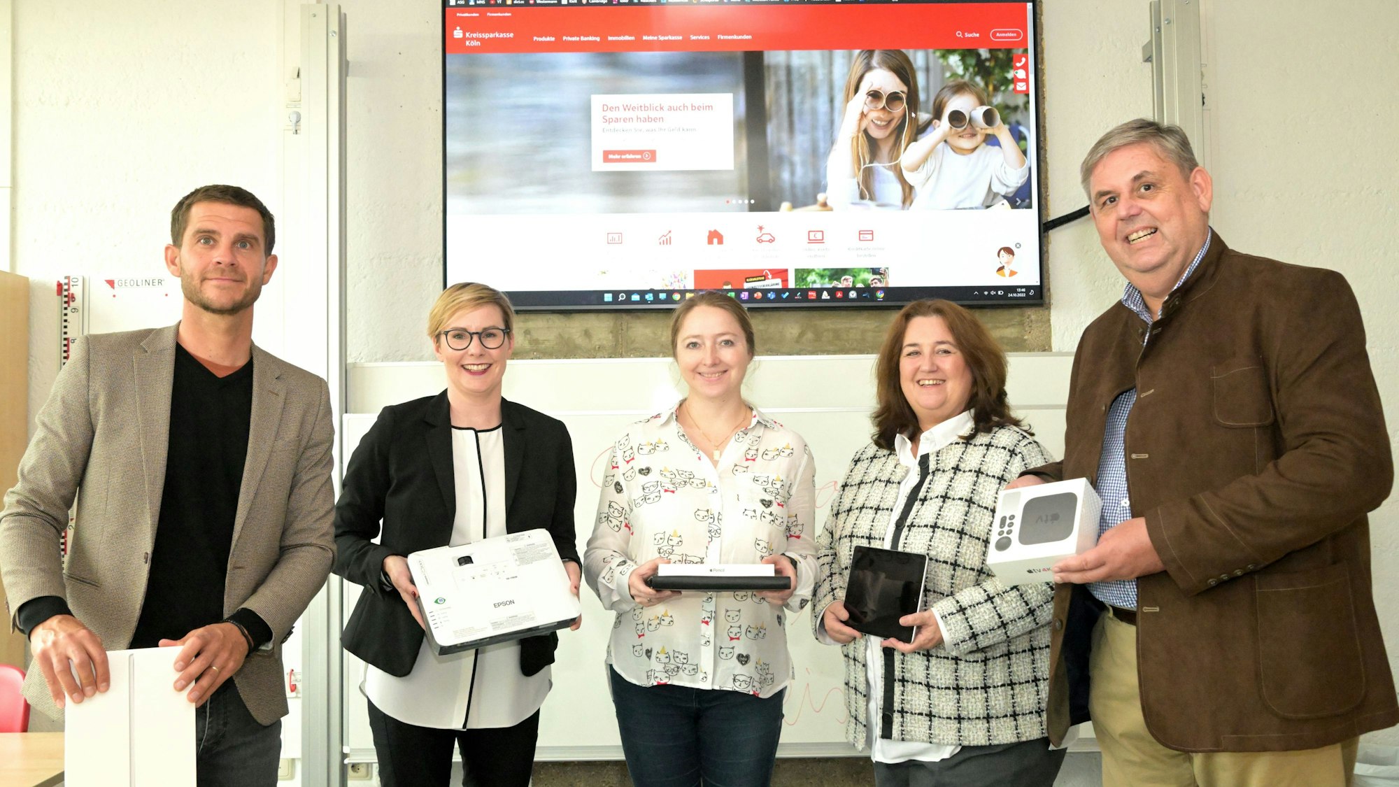Bondina Schulze und Ulrich Kowalewskiim Rahmen eines PR-Termins bei der Sparkasse.
