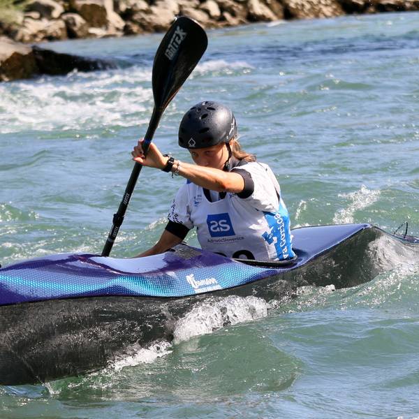 Marlene Wesseling von der Kölner Kanugemeinschaft bei der Europameisterschaft 2021 im Kanu-Wildwasserrennsport.