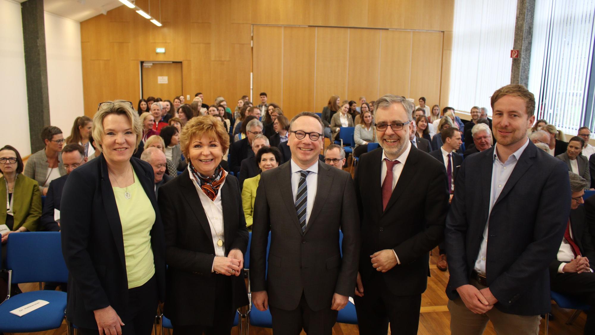 Die Referenten waren (v.l.): Birgit Wunderlich, Barbara Havliza, Benjamin Limbach, Alexander Meyer und Christoph Hebbecker.