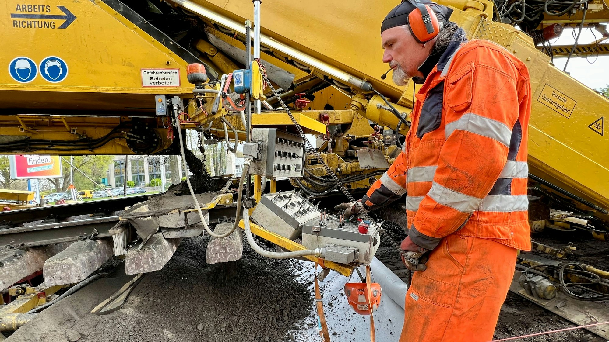 Gleisbettungsarbeiten bei Alkenrath mit dem Bauzug PM200-2R