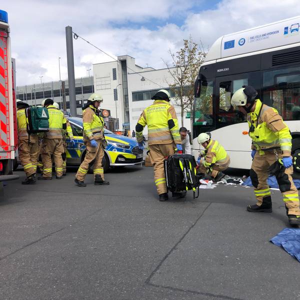 Bei dem Unfall am 20. April 2023 am Busbahnhof wurde eine Fußgängerin von einem Linienbus überrollt.