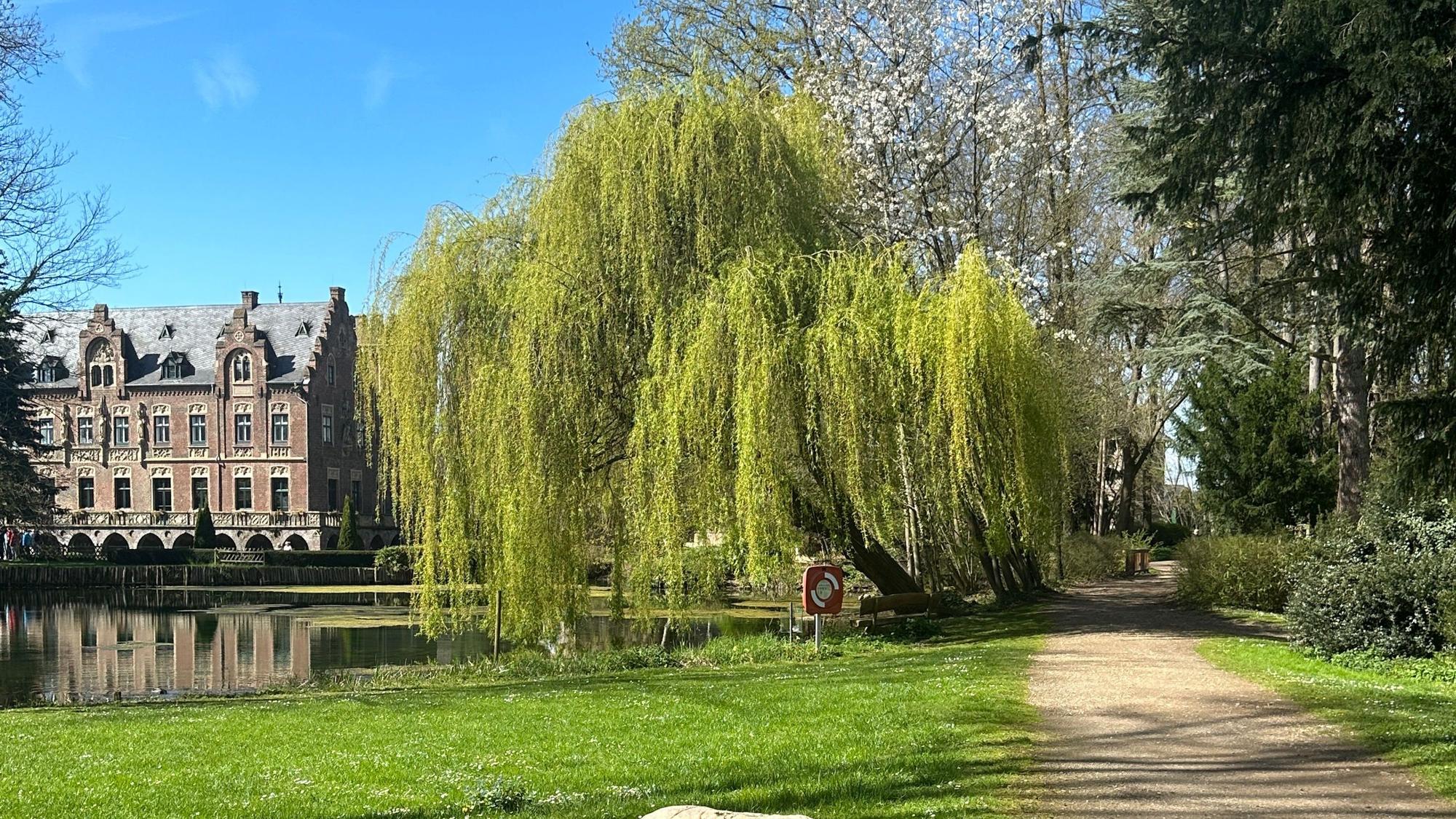 Außenansicht des Schloss Paffendorf