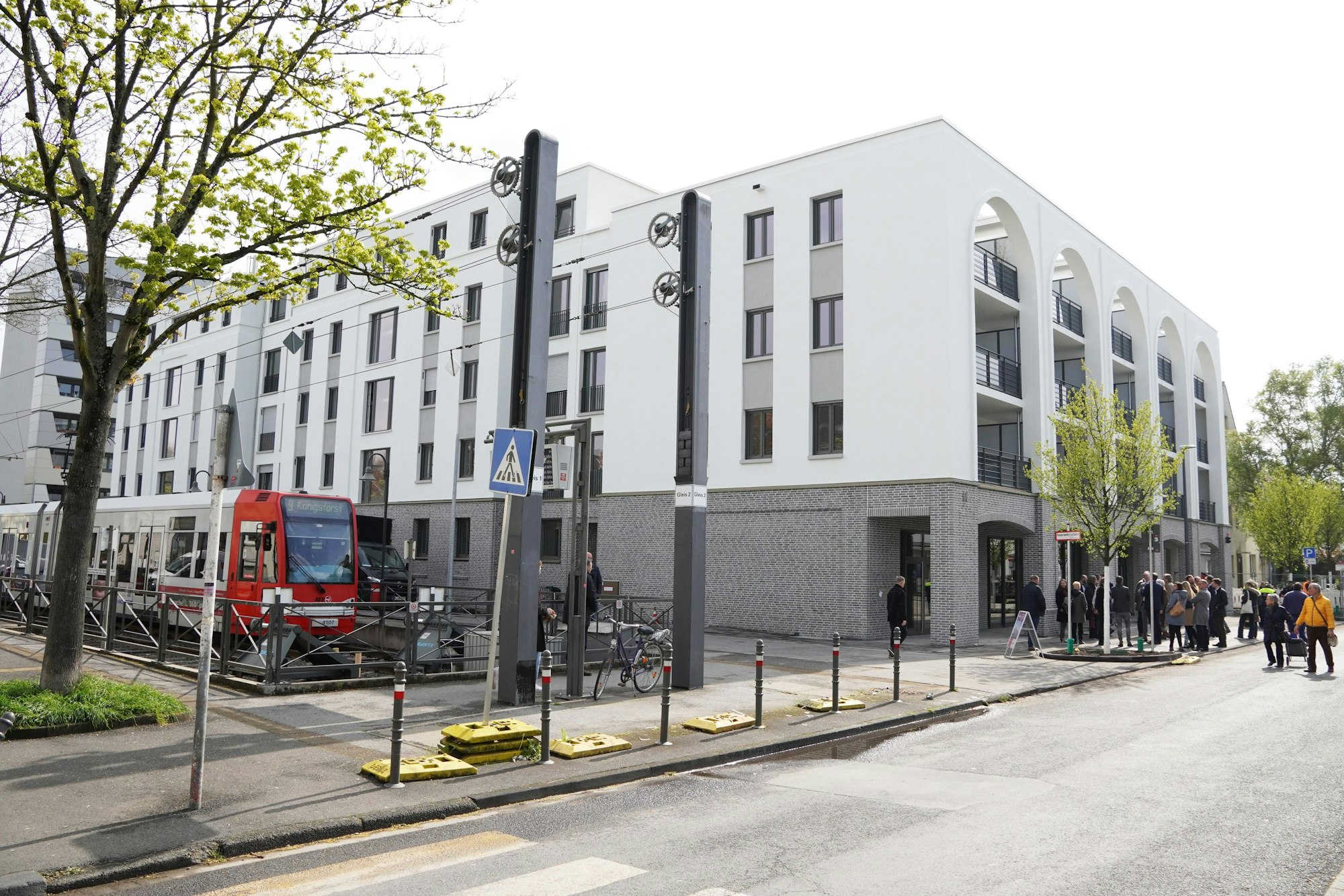 Neue Wohnungen für KVB-Mitarbeitende am Hermeskeiler Platz wurden im Mai 2023 eingeweiht.