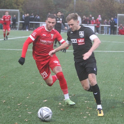 Jannik Stoffels (rechts) vom FC Hennef 05