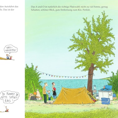 Das Bild zeigt das Buchcover, eine cartoonhafte Darstellung einer Familie beim Zelten am Meer.