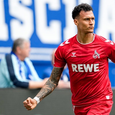 Davie Selke ballt nach seinem Tor die Faust