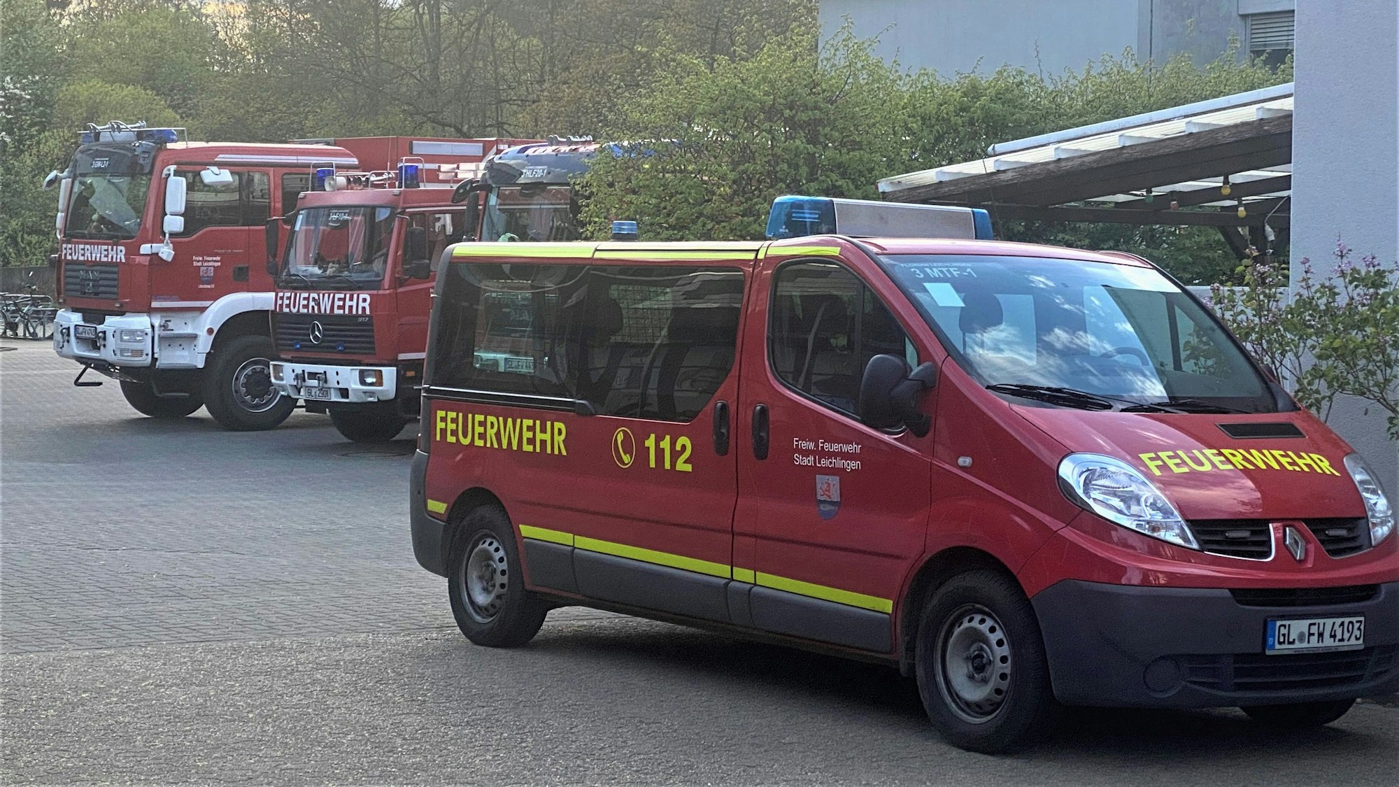 Rund um das Schulzentrum parkten am Freitagabend während der Jahesdeinstversammlung die Fahrzeuge der Freiwilligen Feierwehr Leichlingen.