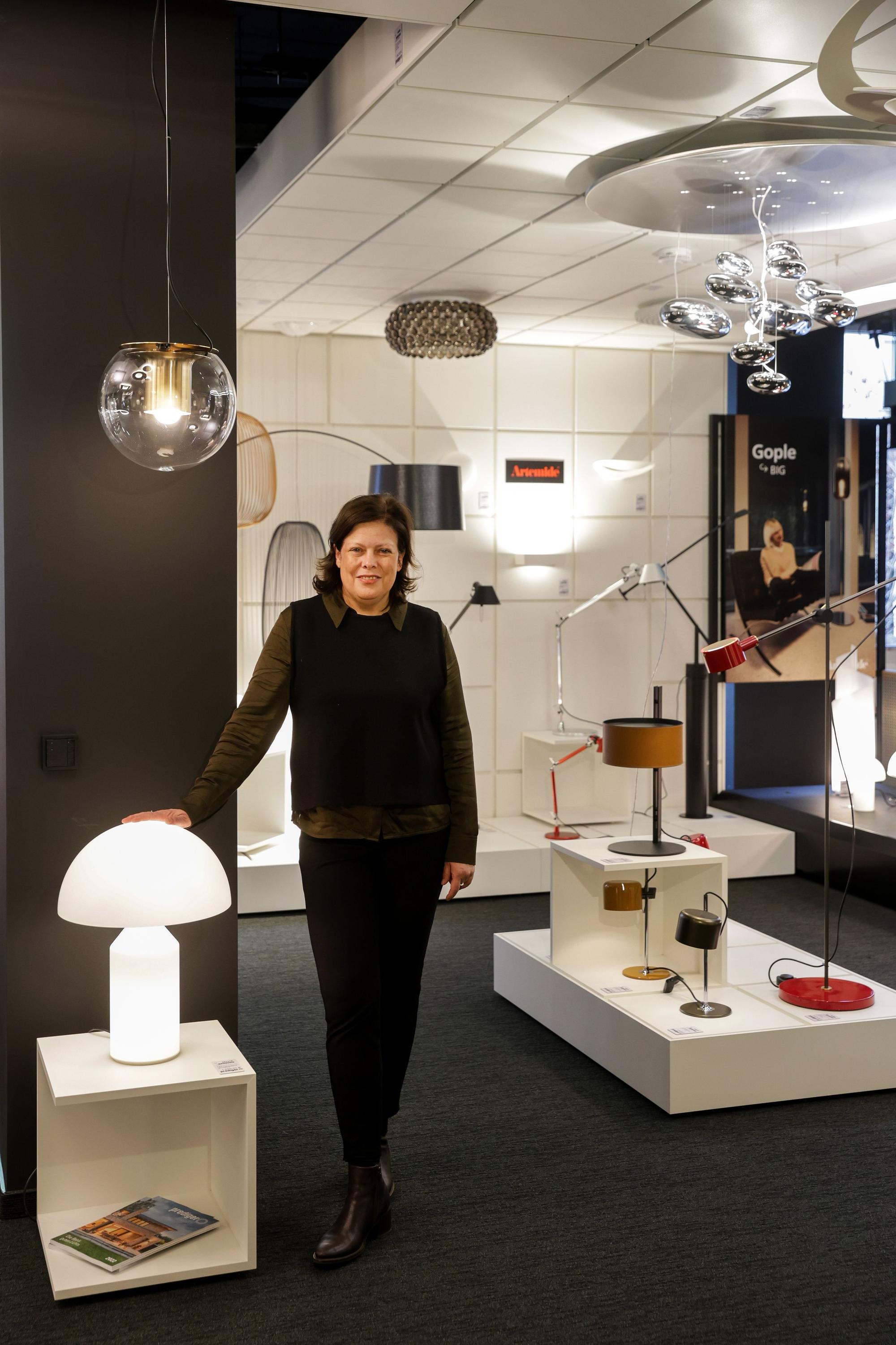 Lisa Brink in der neuen Niederlassung der Hamburger Lichtberater-Firma Prediger an der Gürzenichstraße
