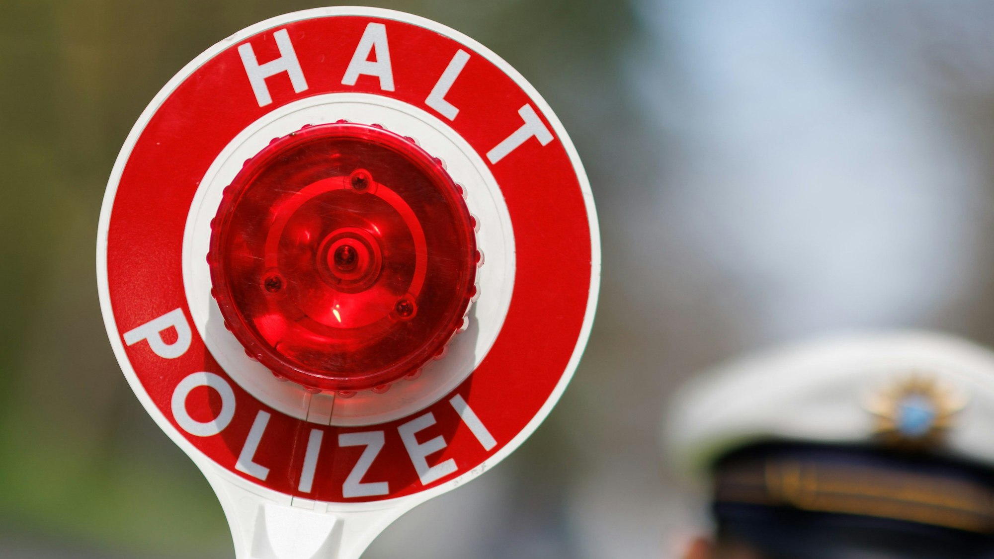 Unfallflucht soll nicht mehr automatisch als Straftat gelten (Symbolbild).
