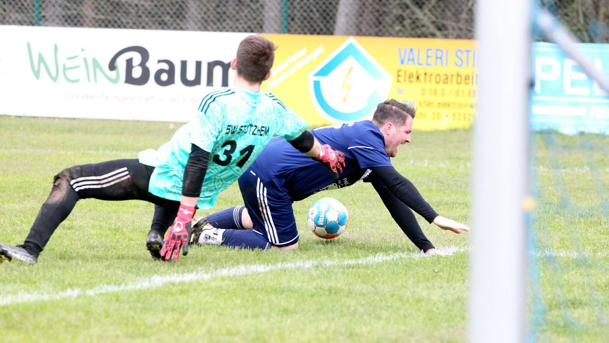 Kam hier aus dem Tritt, hatte vorher aber eine hundertprozentige Chance vergeben: Golbachs Andreas Malsbenden.