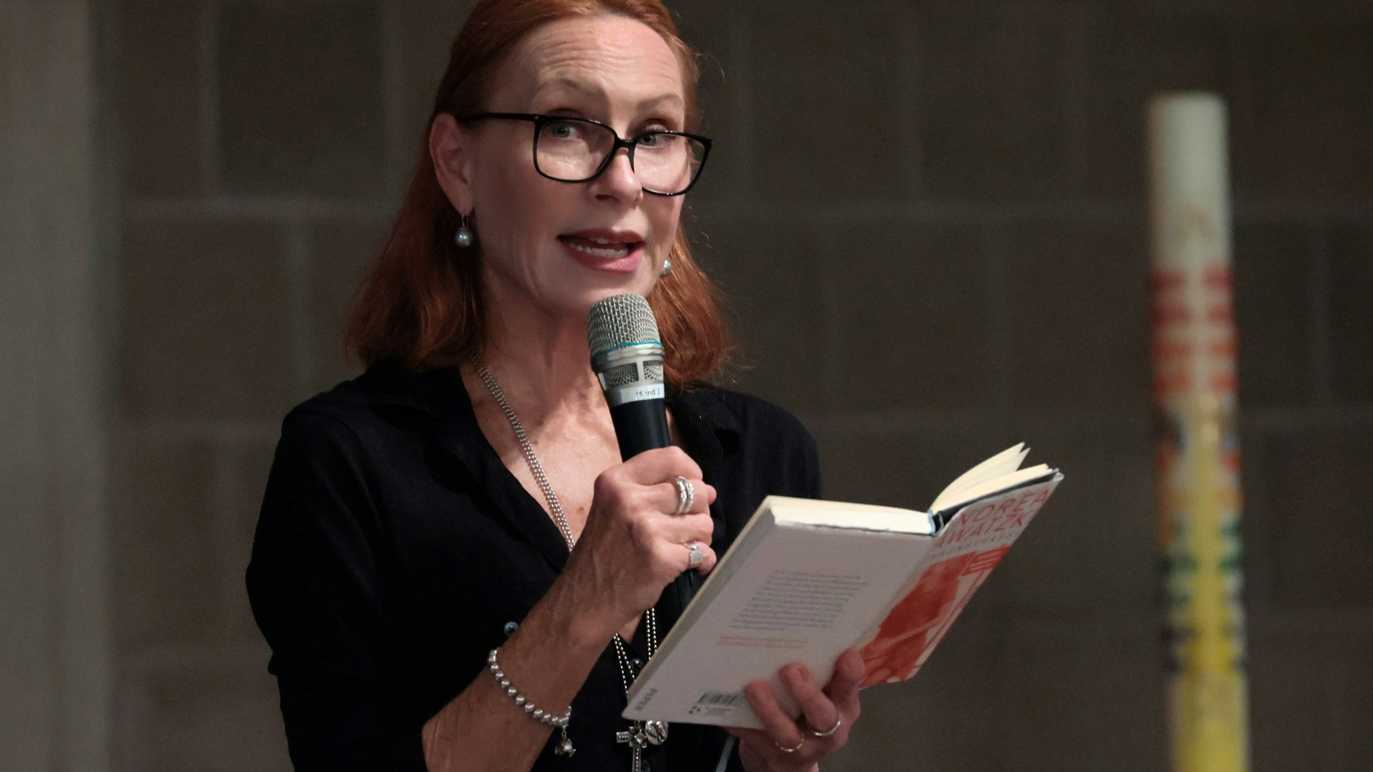 Andrea Sawatzki liest in der Hoffnungskirche Leverkusen-Rheindorf.