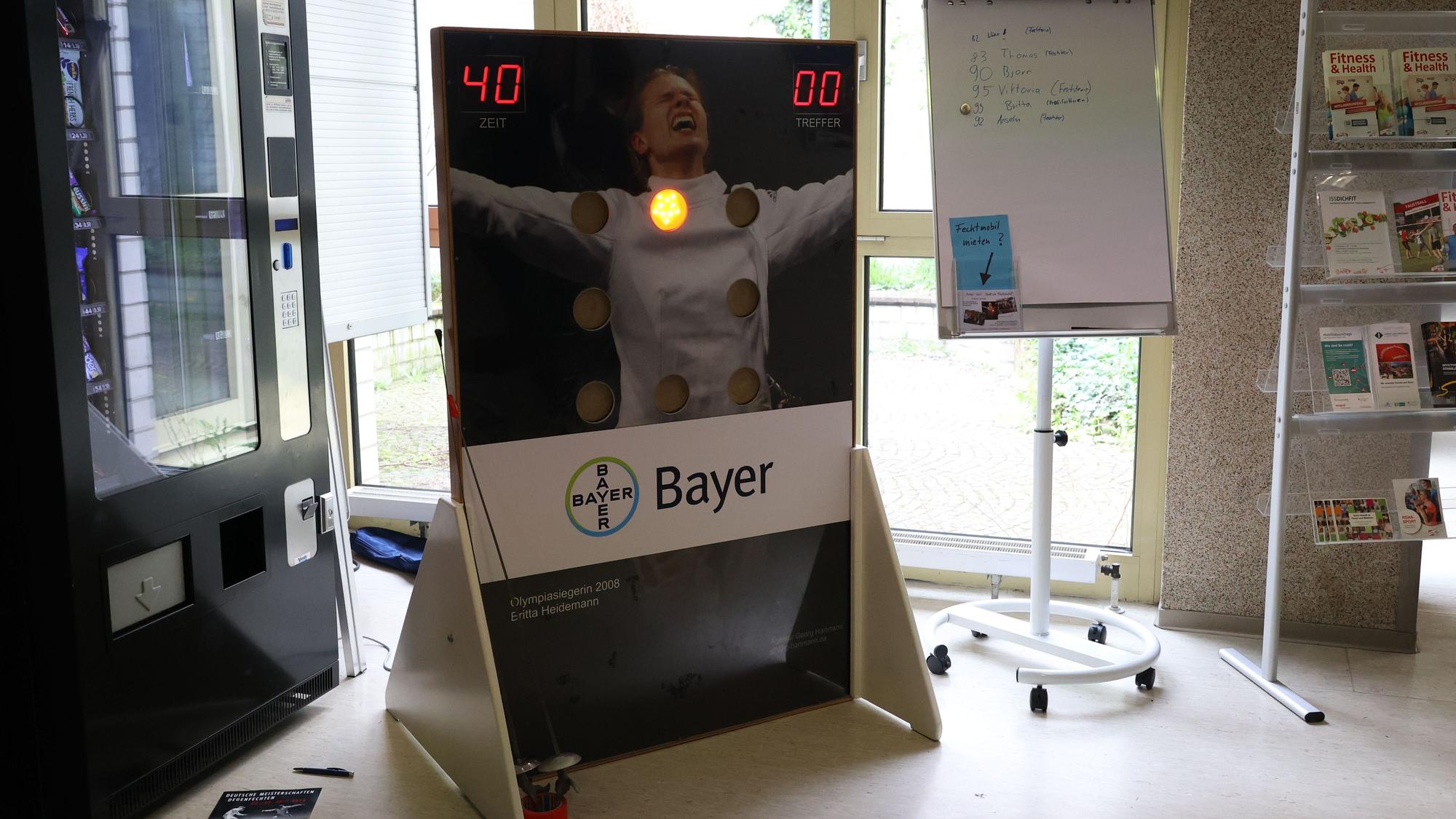 Fechtautomat beim Schnupperfechten des TSV