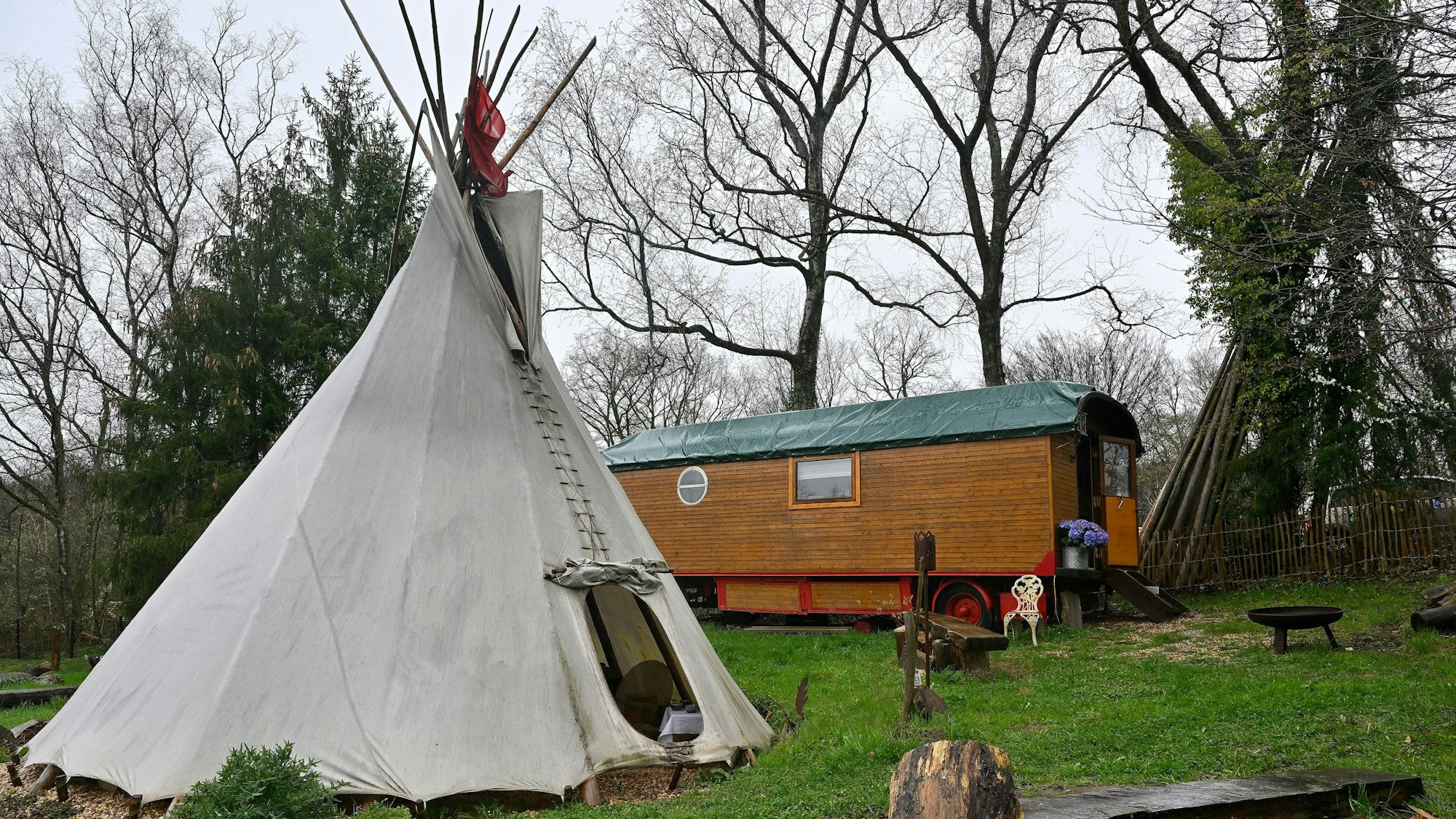 Das weiße Tipi soll den Schülern als Rückzugsraum dienen.
