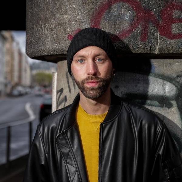Sascha Schwartz hat gesundheitliche Beeinträchtigungen nach seiner Impfung gegen das Coronavirus. Dies wird als "Post-Vac" bezeichnet.