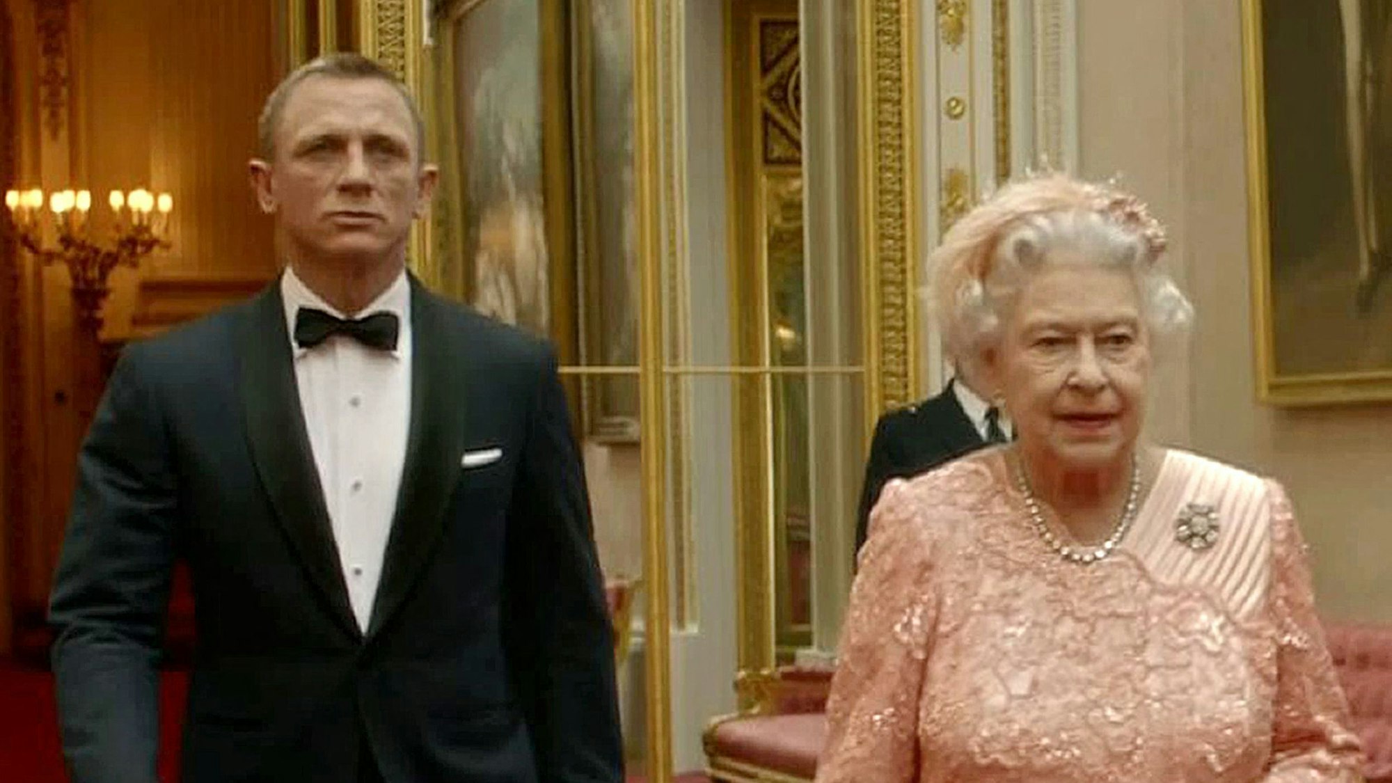 Daniel Craig spielte zusammen mit Königin Elizabeth II. eine wichtige Rolle bei der Eröffnung der Olympischen Spiele 2012 in London.