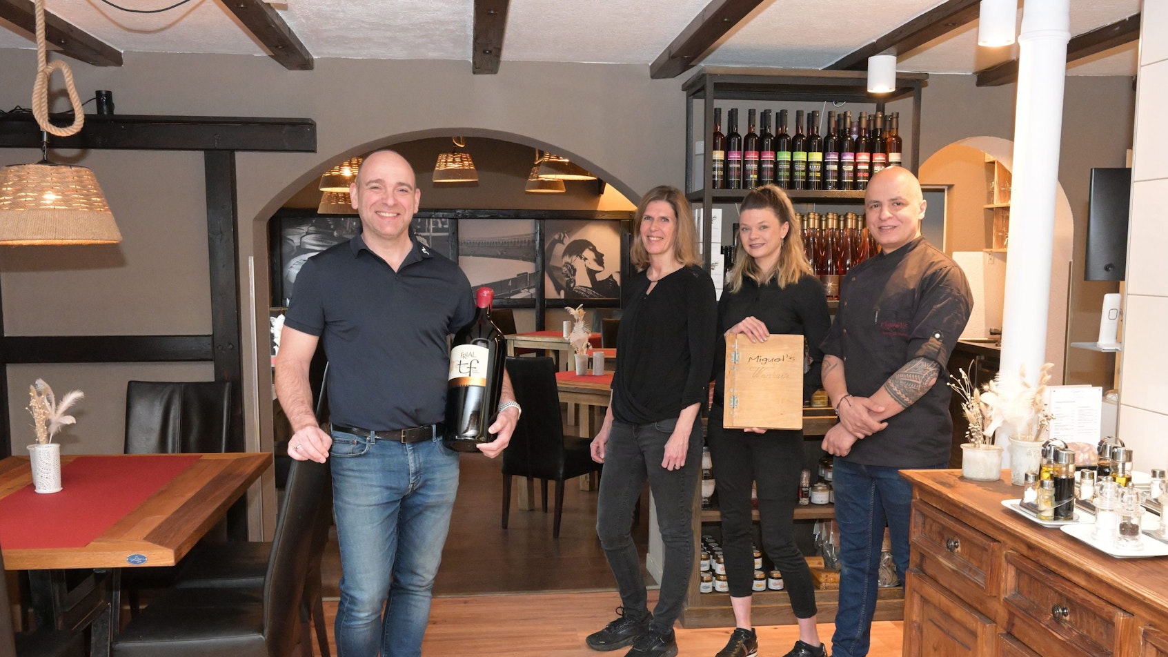 Luis Miguel Bernis Sierra (v.l.), Iris Bernis Sierra, Sabine Petsch und Vincenzo De Marco gehören zum Team von Miguel´s. (Archivbild)