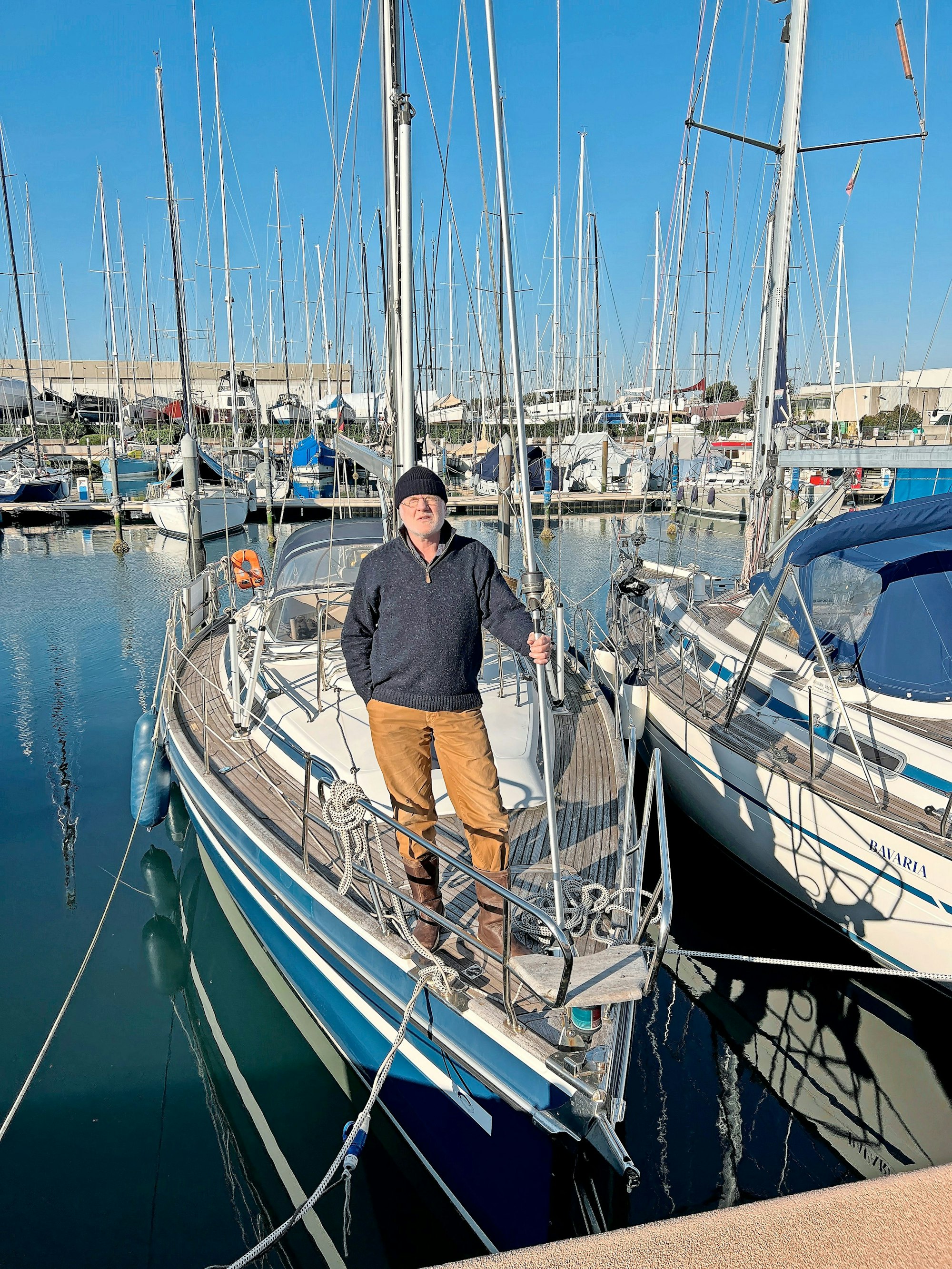 Thomas Käsbohrer auf seinem Boot