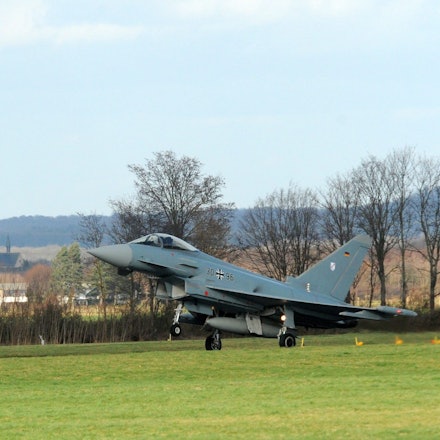 Ein Jet startet auf dem Fliegerhorst Nörvenich.